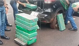 Carro roubado no Rio de Janeiro é flagrado com mais de 200 kg de maconha em Toledo