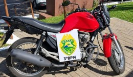 Motociclista é abordado sem CNH e tem veículo removido