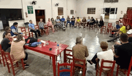 Moradores se mobilizam e cobram solução contra mau cheiro de esgoto que afeta bairros