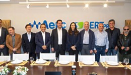 Ratinho Junior destaca crescimento econômico e papel da imprensa em encontro no Paraná