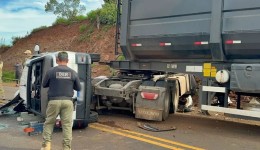 Mulher morre e quatro pessoas ficam feridas em grave colisão na PR-180