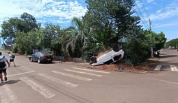 Colisão seguida de capotamento é registrada