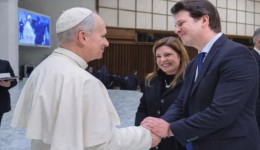 Prefeito Eduardo Pimentel convida Papa Leão XIV para visitar Curitiba