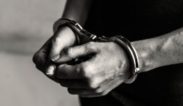 Mandado judicial leva à prisão de homem durante patrulhamento