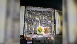Carreta com alimentos contrabandeados entra no Brasil por passagem clandestina e é apreendida
