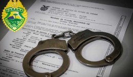 Mulher é presa durante cumprimento de mandado judicial