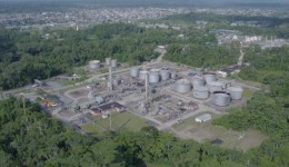 Incêndio atinge principal refinaria de petróleo do Equador, diz governo