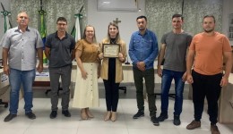 Vereadora Anelise é homenageada por lei que garante acolhimento humanizado a mulheres em luto gestacional