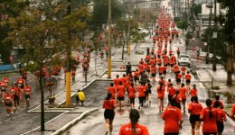 Mais de mil corredores participam da 2ª Corrida Laranja da Cresol