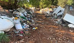 Ação conjunta combate descarte irregular de resíduos no bairro Pinheirinho