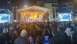 Show no calçadão homenageia trabalhadores pelo seu dia