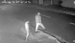 Mulher grávida é baleada na cabeça após invasão a residência