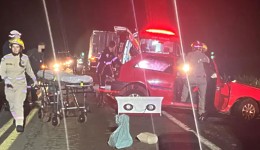 Colisão entre carro e caminhão deixa uma pessoa ferida na PR-180