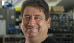 Quem era o empresário de SMOeste que morreu após receber diversas picadas de abelha no interior de Itapiranga