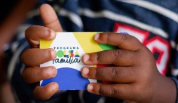Caixa paga Bolsa Família a beneficiários com NIS de final 3