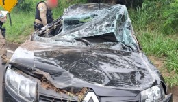 Carro capota e deixa motorista ferido na PR-182