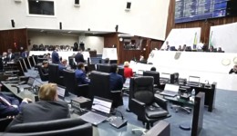 Deputados do Paraná aprovam reajuste de 5% para servidores públicos