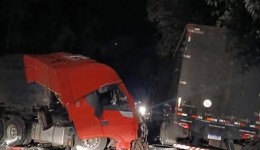 Carreta de Erechim se envolve em acidente com morte em General Carneiro/PR