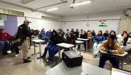 Projeto Jovem no Trânsito orienta estudantes sobre segurança viária