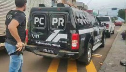 Homem ataca a ex-esposa e o namorado dela com golpes de faca