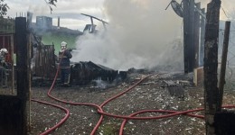 Incêndio consome casa de madeira em Francisco Beltrão