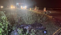 Colisão entre motocicleta e caminhonete deixa homem de 44 anos morto