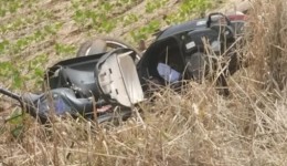 Motociclista é socorrido inconsciente após queda 