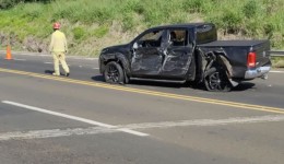 Colisão entre caminhonete e ônibus deixa homem ferido na PR-483