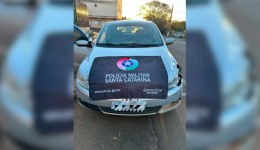 Mulher é presa com carro furtado durante abordagem da Polícia Militar