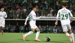 Chapecoense vacila em casa, perde para o América-MG e vê G4 da Série B embolar de vez