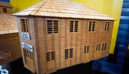 Artista beltronense expõe obras em palitos no Museu da Colonização durante a Expobel