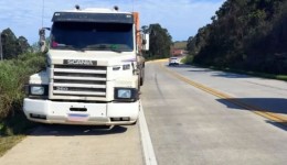 Carga de soja se espalha após saída de pista na PRC-280