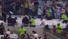 Flamengo vence Cruzeiro por 2 a 0 no Maracanã em jogo com tensão nas arquibancadas