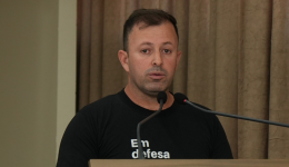 Líder sindical dos professores na Tribuna da Câmara