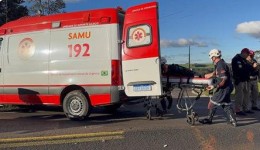 Casal fica ferido em colisão entre moto e carro na PR-182