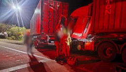 Colisão traseira deixa motorista preso às ferragens na PRC-280 