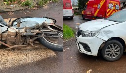 Duas pessoas ficam  feridas  após colisão entre motocicleta e carro