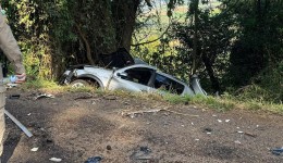 Grave colisão na PR-483 deixa duas pessoas mortas