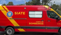 Motociclista fica ferido após colisão com trator