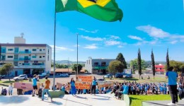 Estudantes fazem manifestação