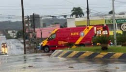 Adolescente fica ferido em colisão entre carro e moto