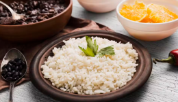 Brasileiros estão comendo cada vez menos arroz e feijão: entenda os motivos