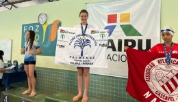 Palmense Luiza Spaniol conquista cinco medalhas de ouro no Troféu Paraná de Natação