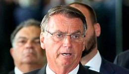 Bolsonaro tem melhora renal mas segue na UTI, diz hospital