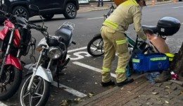 Colisão entre duas motocicletas deixa uma pessoa ferida no Centro