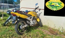 Motocicleta é apreendida após abordagem da PM