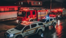 Mulher é encontrada morta com faca no peito; marido é suspeito do crime