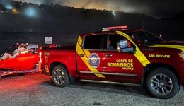 Bombeiros fazem treinamento com motoaquáticas de resgate inéditas no Brasil