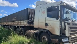 Colisão traseira entre caminhão e carro é registrada na PR-182