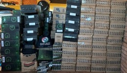 Polícia Federal e Polícia Militar apreendem 100 mil maços de cigarros contrabandeados em Dionísio Cerqueira